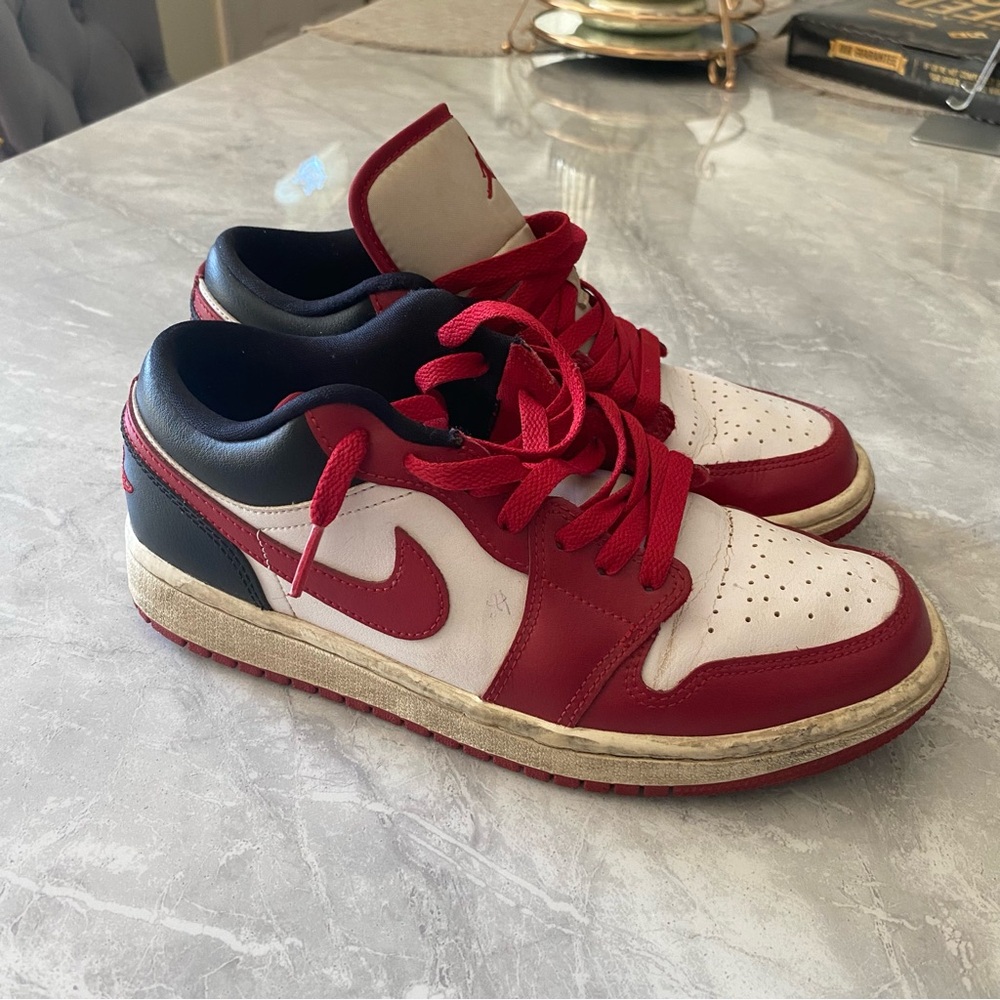 Nike Men's Red and White Sneakers